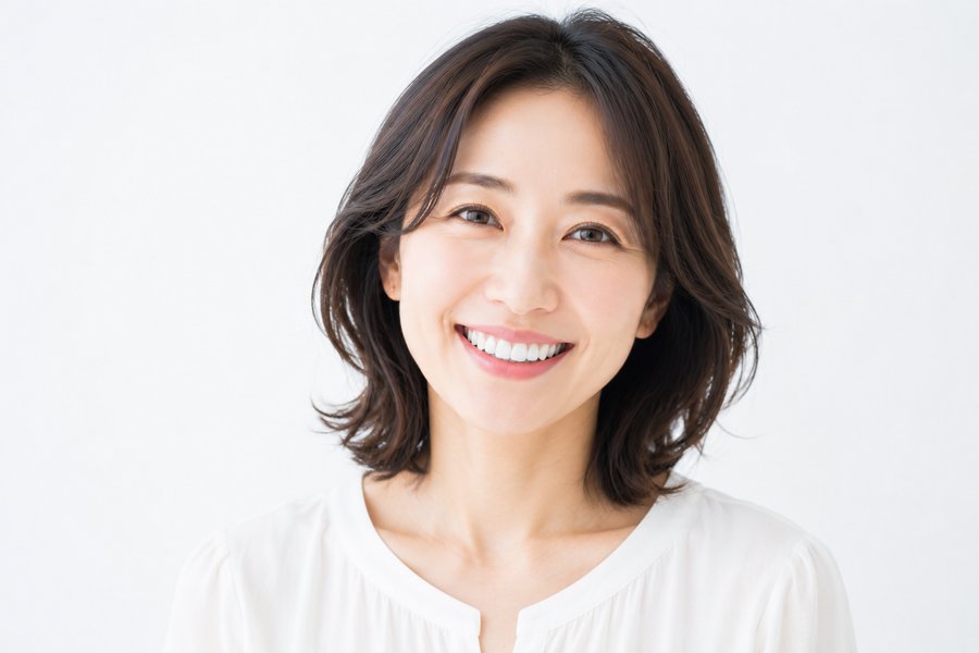 自然な笑顔の女性